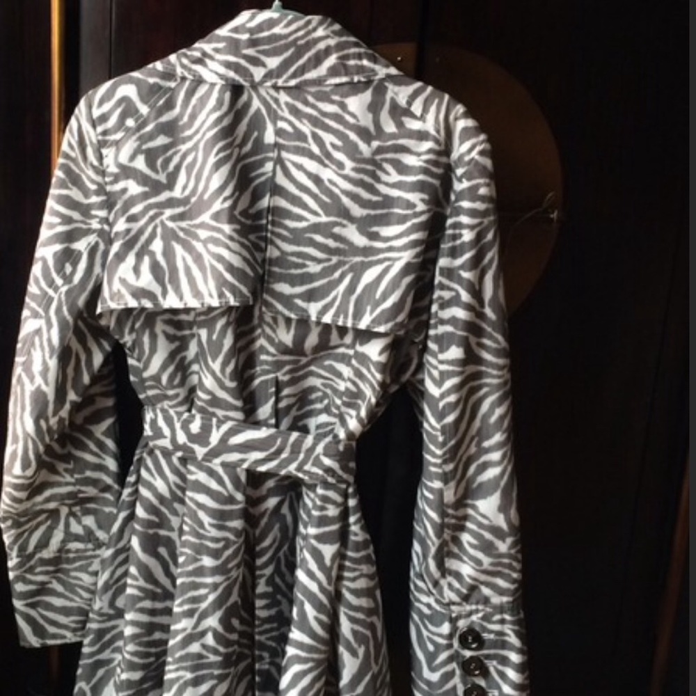🎉HP🎉GUESS Women’s Zebra Print Trenchcoat 🧥👜 🦓 - Picture 3 of 16
